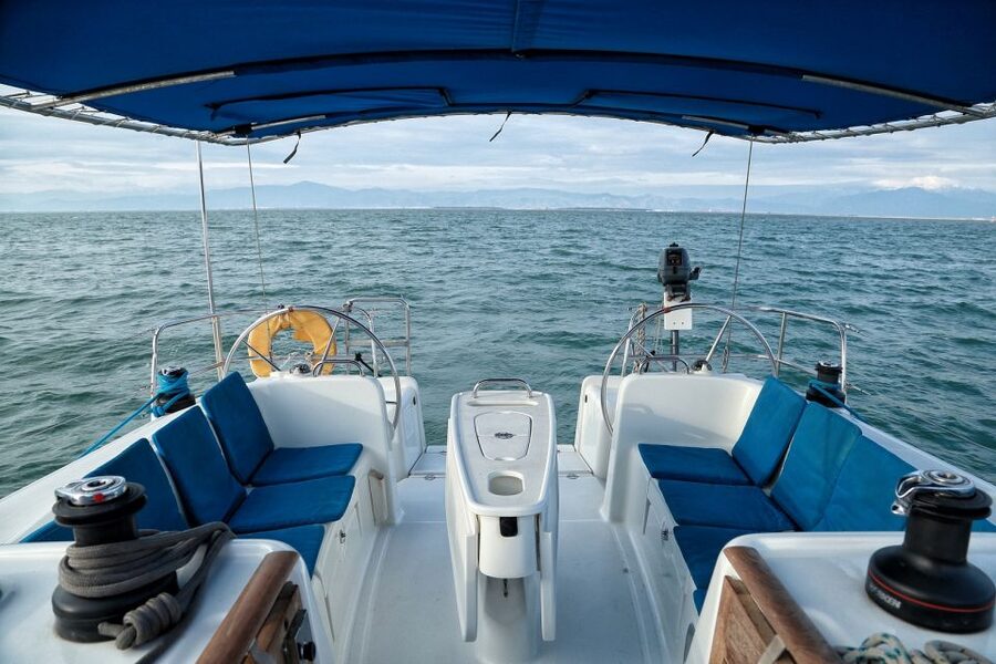 Valencia: 2-Hour Private Boat Cruise - The Onboard Part: Luxury Feel, Chilled Music, and Two Drinks