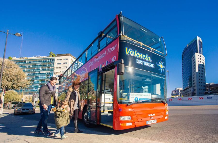 Valencia: 48 hour Hop-On-Hop-Off Bus Ticket and San Nicolás - Audioguides: 10 languages on the bus, plus inside the church