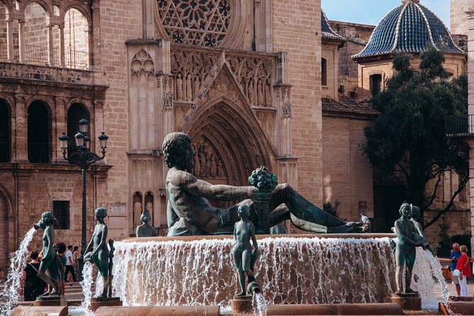 Valencia al completo en Bicicleta - Parque de Cabecera and Bioparc area: a smart pause before the big modern sights