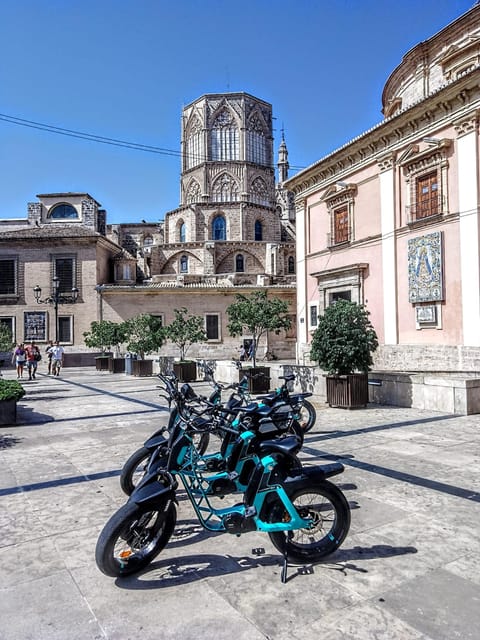 Valencia all in one: beaches, old town & city arts by E-bike - Torres de Serranos and the Turia Gardens: A Change from Stone to Shade