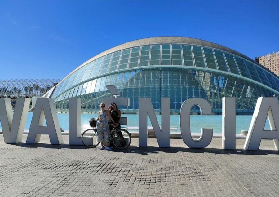Valencia: Audioguide eng,esp,ita + Bike All Day - Touring Style: How the Stops Feel in Real Life