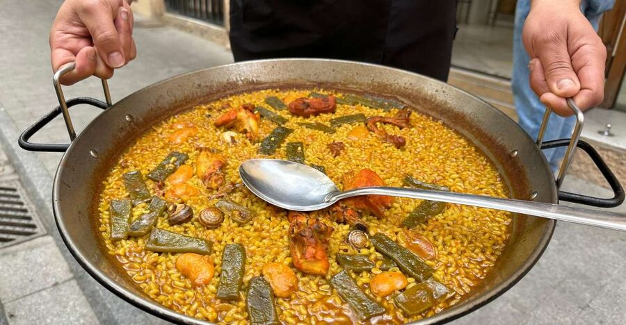 Valencia: Authentic Food Tour with Paella Valenciana - Plaza del Ayuntamiento: Coffee, Brunch Mood, and Quick Tastings (30 minutes)