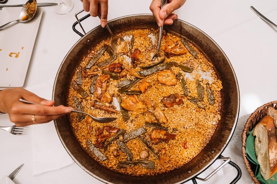 Valencia: Authentic Food Tour with Paella Valenciana - Plaça de la Verge: Street-Food Energy in a Short Hit (15 minutes)