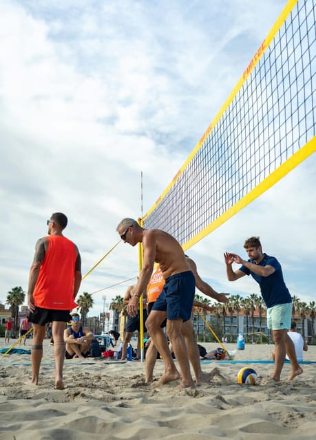 Valencia: Beach Volleyball - What you get on arrival: net, Mikasa ball, and regulation lines
