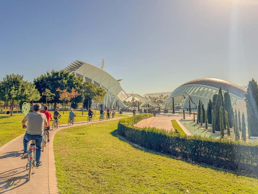Valencia Bike Tours: City Highlights - A 3-hour circuit that connects Valencia’s medieval core to its futuristic side