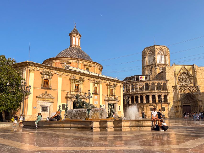 Valencia Bike Tours: City Highlights - City of Arts and Sciences: modern architecture, easy photos, and a changed pace