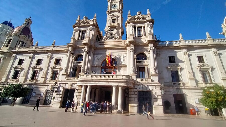 Valencia, Biketour of all the city with a local guide - Serrano Towers into the historic core: your fast orientation of old Valencia