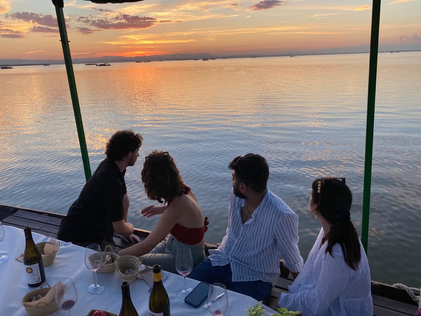 Valencia: Boat Ride with Valencian Wine Tasting & Tapas - Getting on the boat: what the ride feels like and why size matters