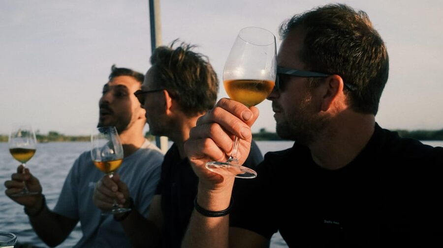 Valencia: Boat Ride with Valencian Wine Tasting & Tapas - Sunset on the lake: timing, temperature, and staying comfortable
