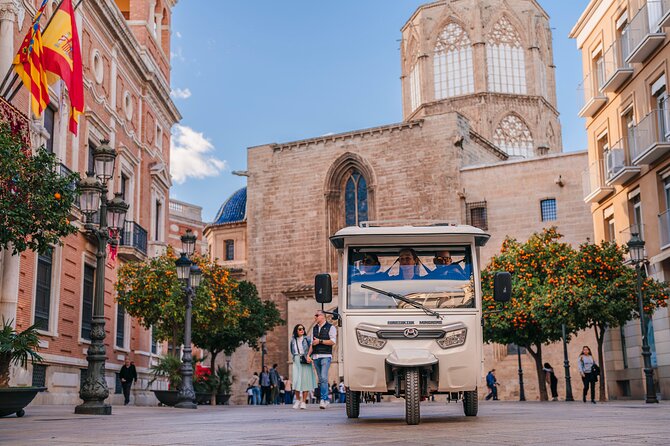 Valencia by Tuk Tuk i: Private tour 1 or 2 hours explore the city - City of Arts and Sciences: Hemisfèric, Science Museum, and Palau de les Arts