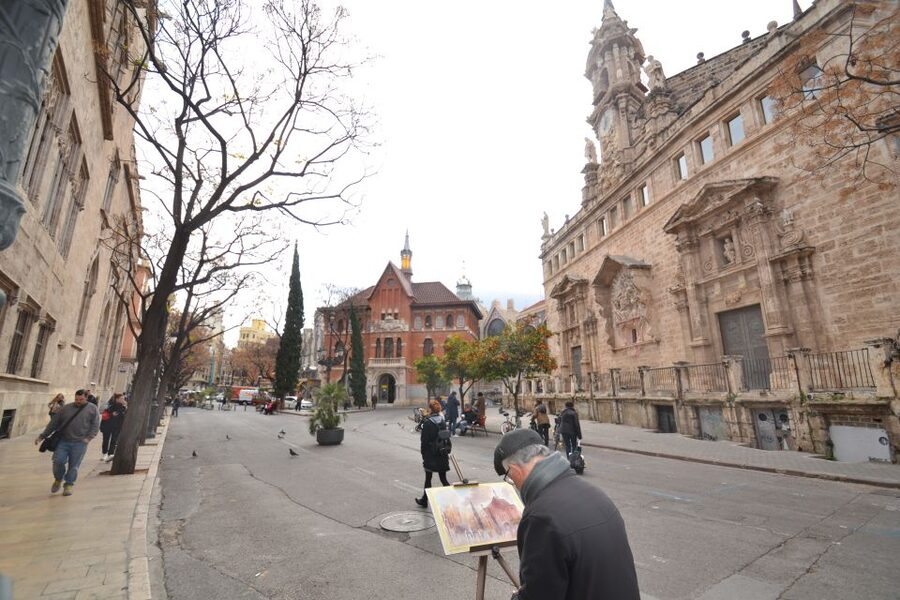 Valencia: Cathedral, St Nicholas, and Lonja de la Seda Tour - Should You Book This Valencia Cathedral, St Nicholas, and Lonja Tour?