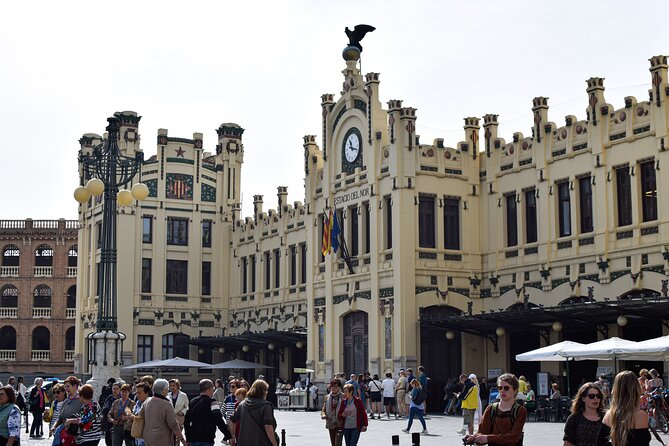 Valencia Centre Food Tour with 9+ Tastings of Regional Delicacies - Stop 5: Fresh Fish Tapas at Plaça del Tossal