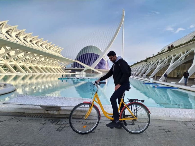 Valencia: City Highlights Bike Tour - A practical pace built around short guided moments