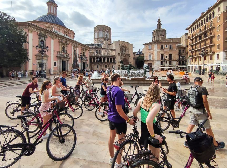 Valencia: City Highlights Guided Bike Tour - City of Arts and Sciences: modern Valencia and Calatrava’s signature shapes