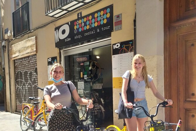 Valencia City MO'Bike Tour - Plaza de la Virgen: the square that ties the city together