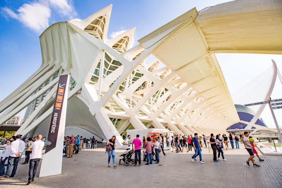 Valencia: City of Arts and Science 3D Movie at Hemisfèric - Why Hemisfèric feels like sci-fi in Valencia