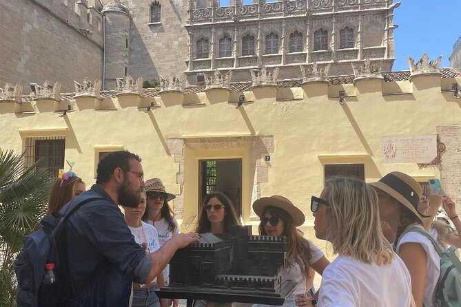 Valencia City Tour: A Treasure Hunt Experience - A clue hunt is a smart way to see Ciutat Vella