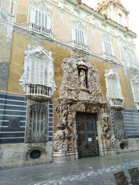 Valencia: City Walking Tour with Top Attractions - ITALIAN - Serranos Towers to the Palace of the Generalitat: Where Power Shows on the Facade