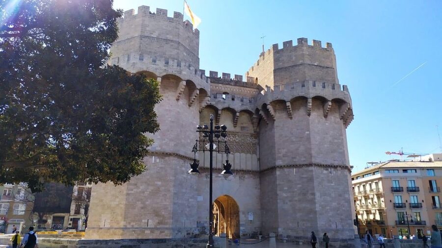 Valencia: City Walking Tour with Top Attractions - ITALIAN - National Museum of Ceramics and Decorative Arts: Seeing Decorative Arts Where They Live
