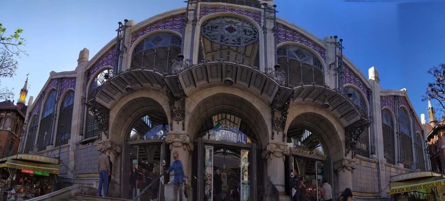 Valencia: City Walking Tour with Top Attractions - ITALIAN - Plaza del Ayuntamiento and Central Market: Local Life Meets Landmark Energy