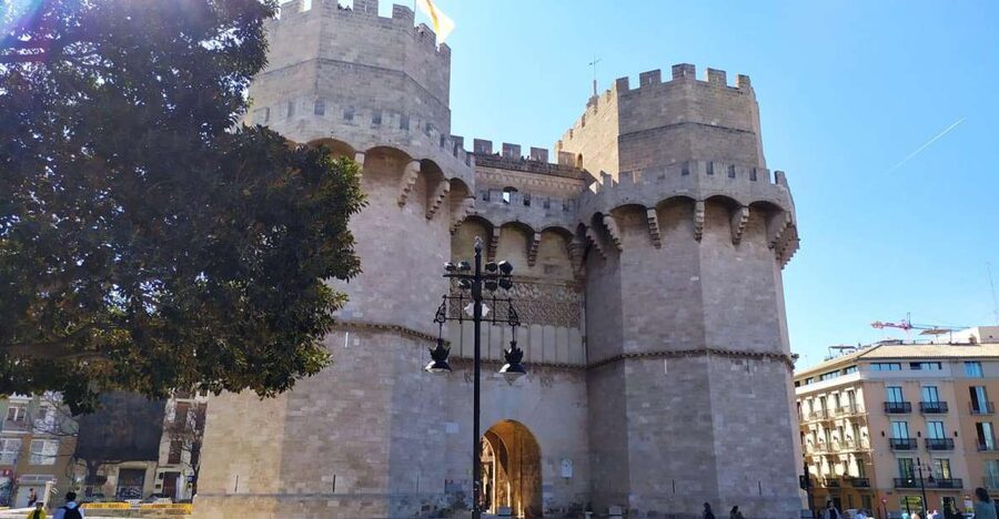 Valencia: City Walking Tour with Top Attractions - ITALIAN - Starting at Plaça dels Furs, Then Launching From Torres de Serranos