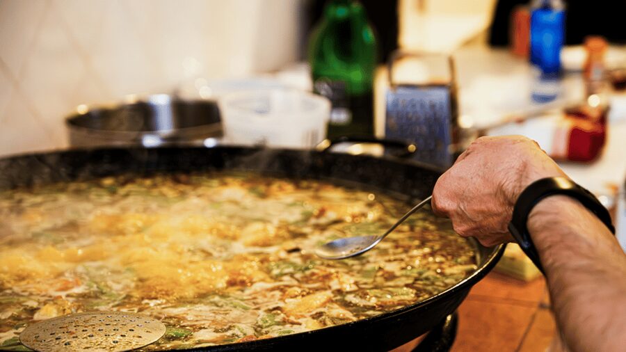 Valencia: cook your paella (with purchase at Russafa market) - Meet at Russsafa Market Brown Gate, where ingredients set the rules