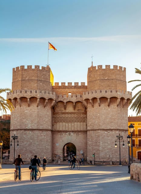 Valencia: Essentials Bike Tour from Ruzafa - What the guide and group pace feel like in practice