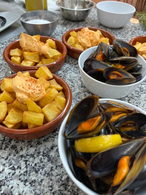 Valencia: Evening Guided Paella Workshop, Tapas, and Drinks - Price and logistics: is $77 worth it?