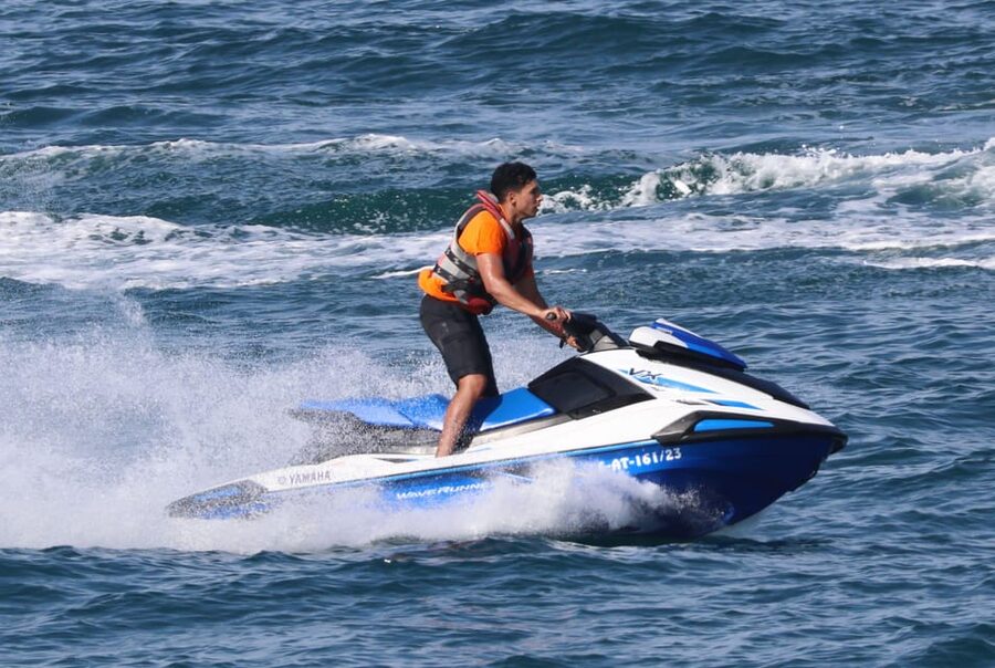 Valencia: Excursión en Moto de Agua + Paddle Surf - Jet skis and paddle surf, right in Valencia’s Marina