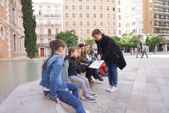 Valencia Family Tour Guided tour in Italian - La Lonja de la Seda from the outside: UNESCO symbols you can spot