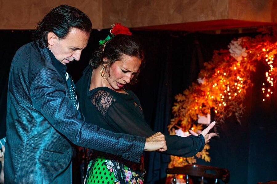 Valencia: Flamenco Show at Tablao La Reina - Entering the Room, Getting Oriented, and Finding Your Spot