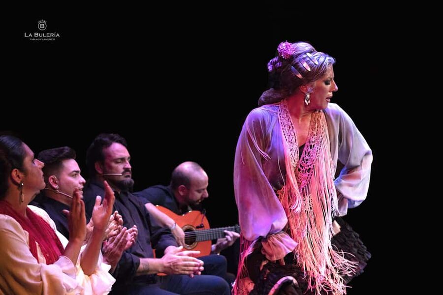 Valencia: Flamenco Show with Dinner at La Bulería - Drinks Included: Wine, Sangria, Beer, and Cava