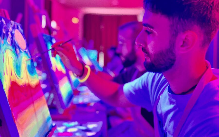 Valencia: Fluorescent painting workshop and wine - Quick hits before you go