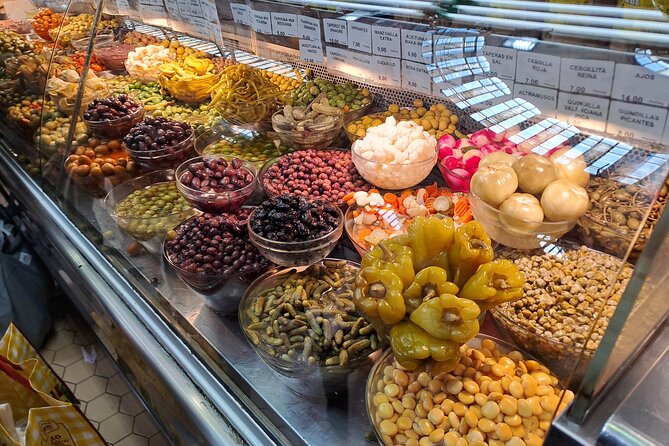 Valencia Food Tour: Tapas, Drinks and Delights with a Local - Stop 1 in Plaça del Comte de Bunyol: Esgarraet or Sardine Pintxo