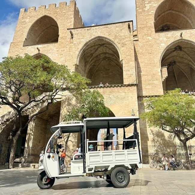 Valencia: Full Tuk Tuk Tour 2H - Puente de las Flores and a quick Mestalla Stadium hit