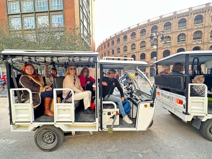 Valencia: Full Tuk Tuk Tour 2H - La Marina and the seaside switch: Llevant and Cabanyal