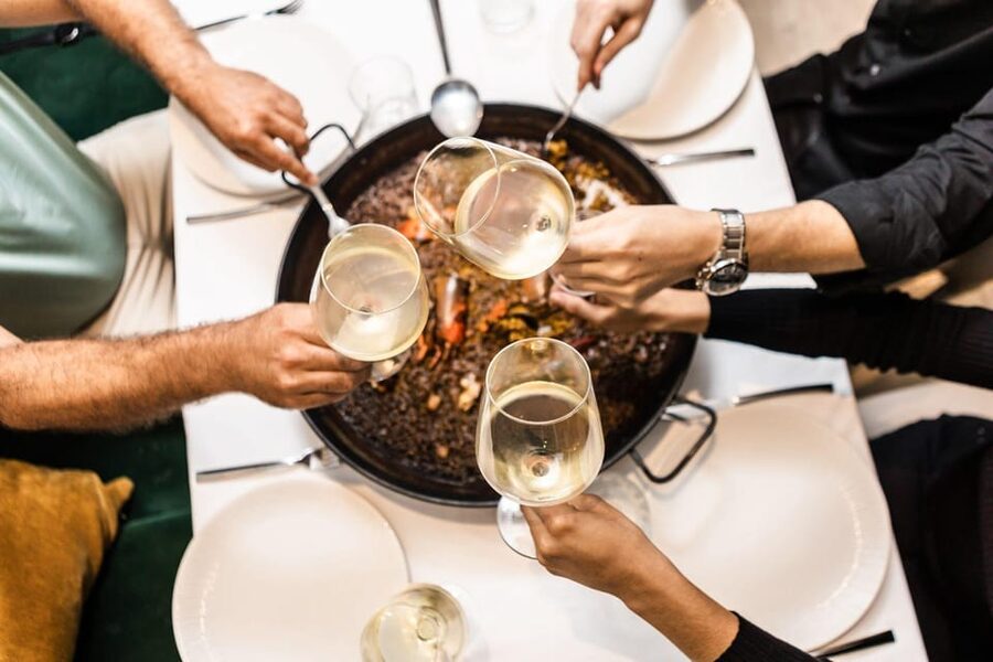 Valencia: Gourmet Food & Wine Tour - Stop 2: traditional tapas with a focus on quality and sustainability