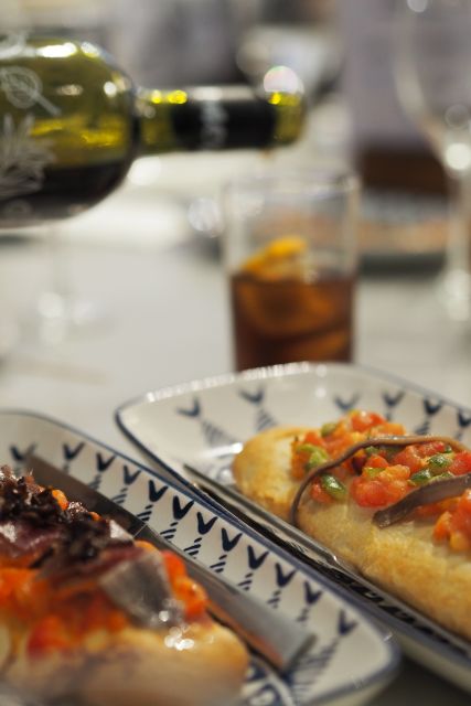 Valencia: Gourmet Food & Wine Tour - Picking the right expectations: guide style matters