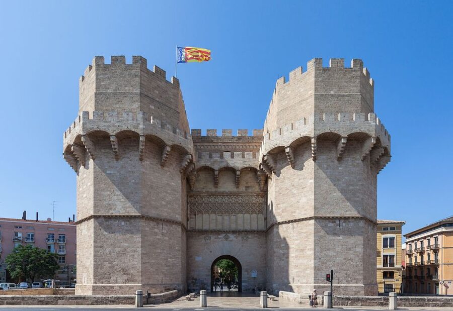Valencia: Guided City Walking Tour with Tapas Tastings - Key points to know before you go