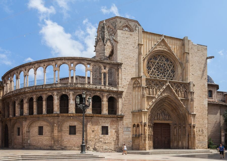 Valencia: Guided City Walking Tour with Tapas Tastings - A 2-hour Valencia walk that ties streets to food