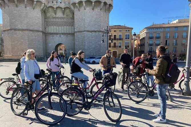 Valencia Highlights Bike Tour - Start at Plaça de l’Ajuntament: the city hall story first