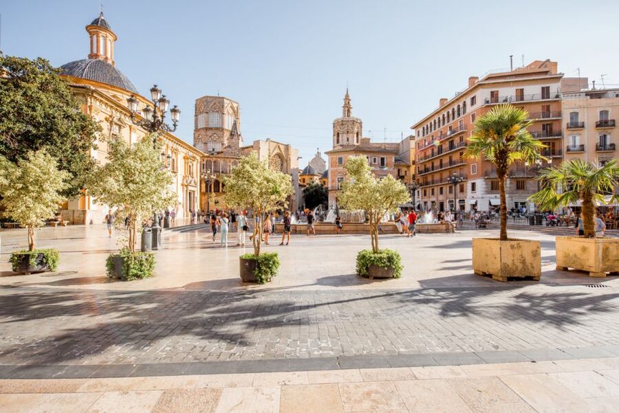 Valencia: Historic Center Audio-Guided Tour with Earphones - Start at the Estación del Norte Tourism Hub