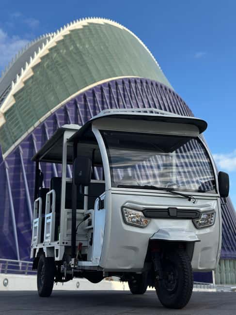 Valencia: Historical Tour by Tuk Tuk 1H - Mercado de Colón and the Plaza de Toros Guided Visits
