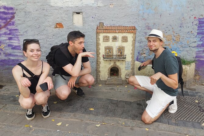 Valencia Iconic Sights Scavenger Hunt - Stop 3: Tribunal de les Aigues de la Vega de Valencia, questions that make you notice more
