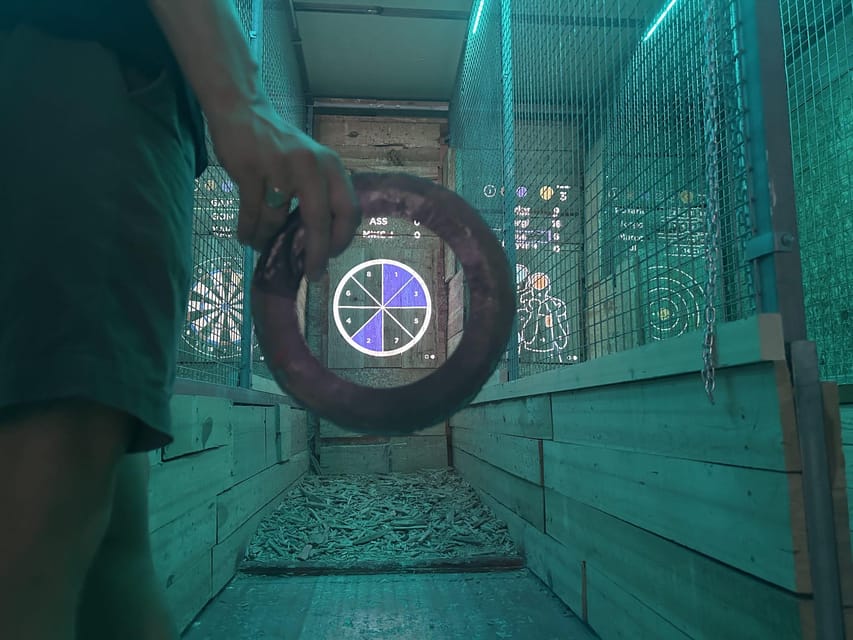 Valencia: Interactive Axe Throwing 1h - Interactive Targets and Game Modes That Keep You Focused
