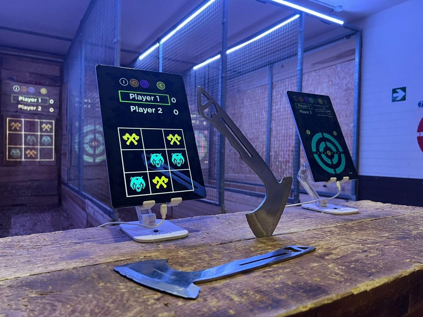 Valencia: Interactive Axe Throwing 1h - The Arsenal: Axes, Knives, and the Stuff That Makes It Feel Special