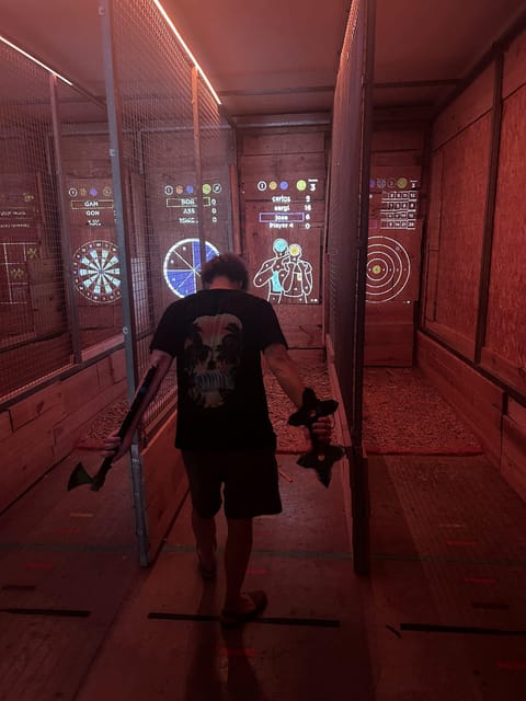 Valencia: Interactive Axe Throwing 1h - Staff Style, Languages, and the One Rule That Matters Most