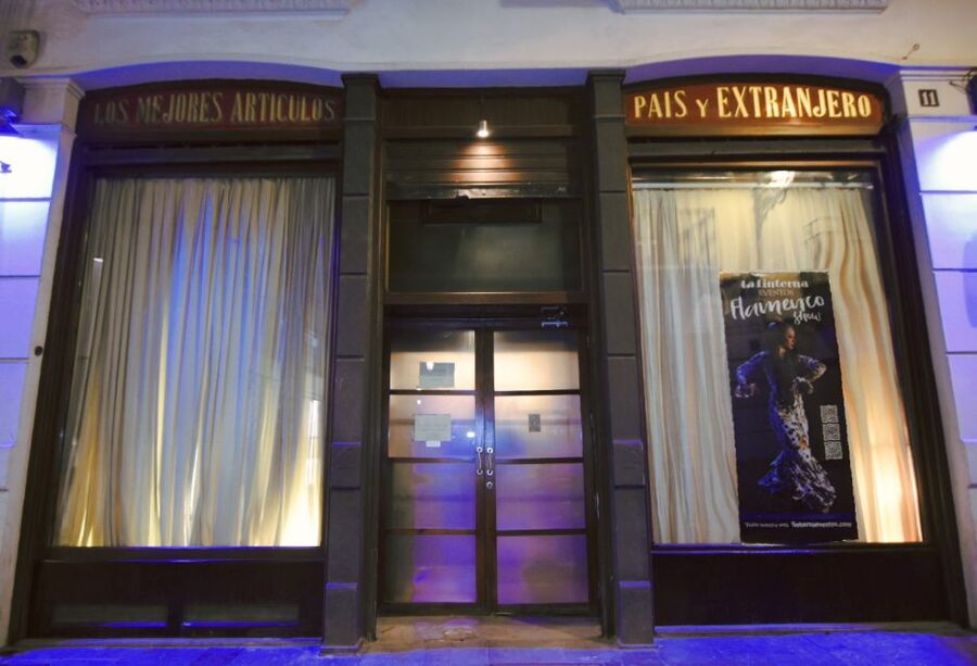 Valencia: La Linterna Flamenco Show - Drinks and dress code: how to fit in without trying too hard