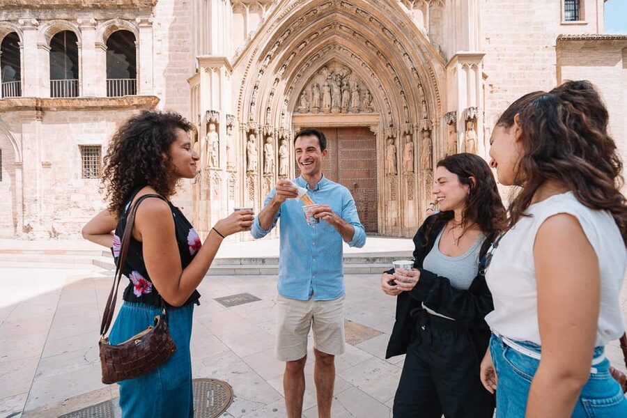 Valencia: Morning Food Tour with Central Market Visit - Drinks pairings, including wine before 11