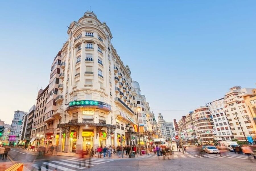 Valencia: Must-See Attractions Walking Tour - Virgen de los Desamparados Basilica: religious Valencia in a tight time window